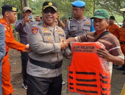 Polres Kudus Gelar Progam Ikan Selayar di Wisata Air Waduk Logung